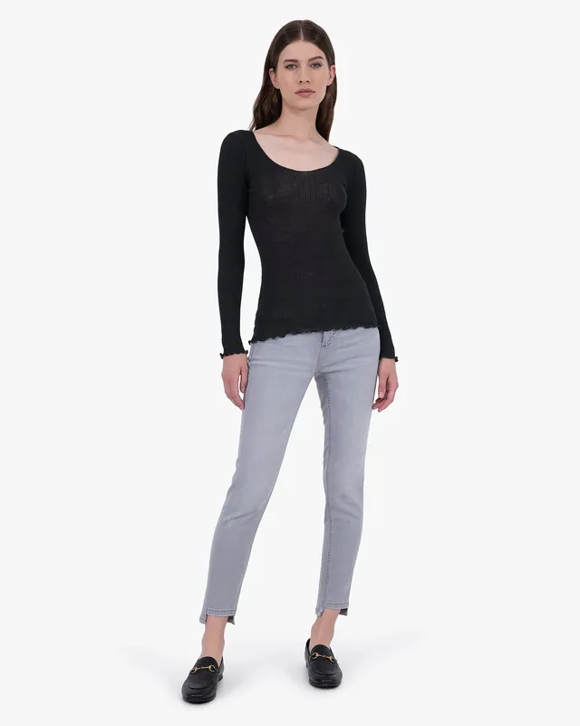 Pleated V-Neck - Black