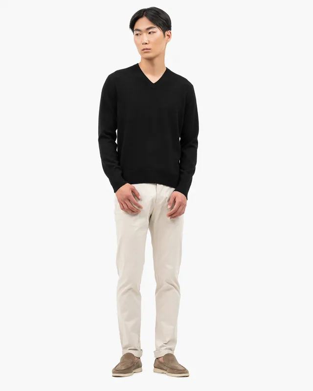 Men's Classic V-Neck Sweater - Black