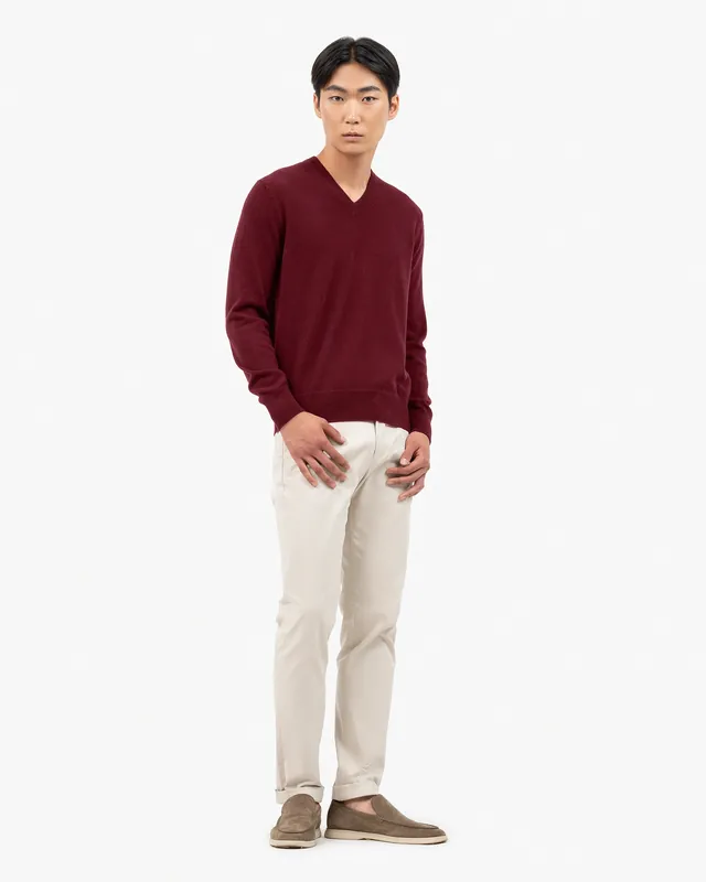Men's Classic V-Neck Sweater - Bordeaux
