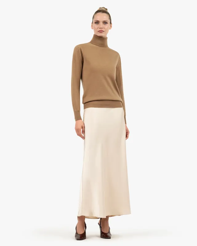 Women's Essential Turtleneck Sweater - Camel