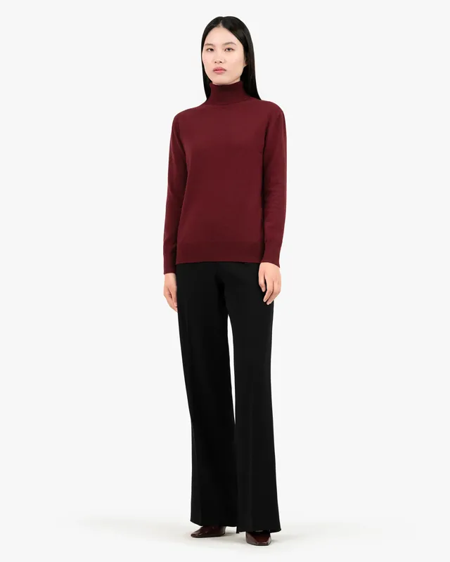 Women's Essential Turtleneck Sweater - Bordeaux