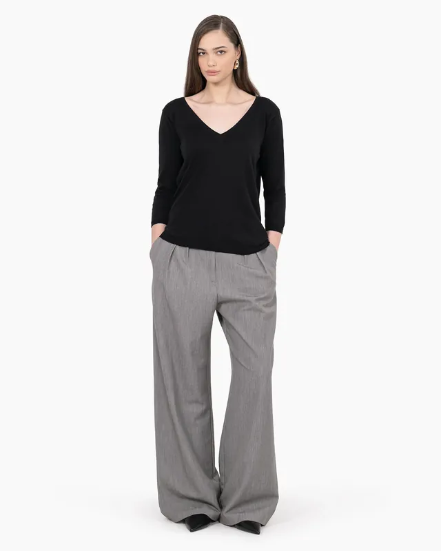 Women's Oasi V-Neck Sweater - Black