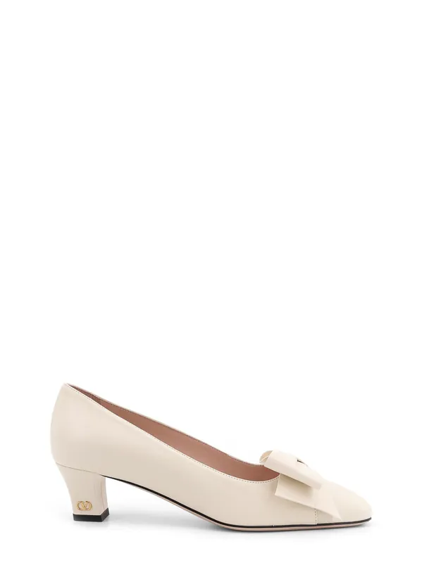 Valentino Garavani Bowow Leather Decolletè With Bow Detail