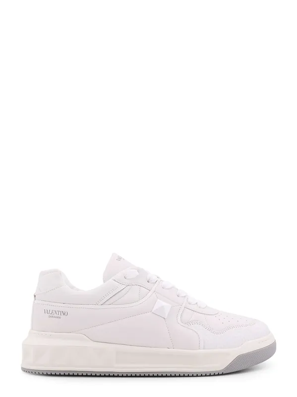 One-Stud Low-Top Valentino Garavani Leather Sneakers