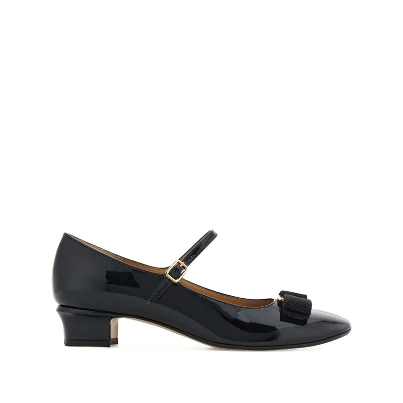Vara Shoes Black - Ferragamo