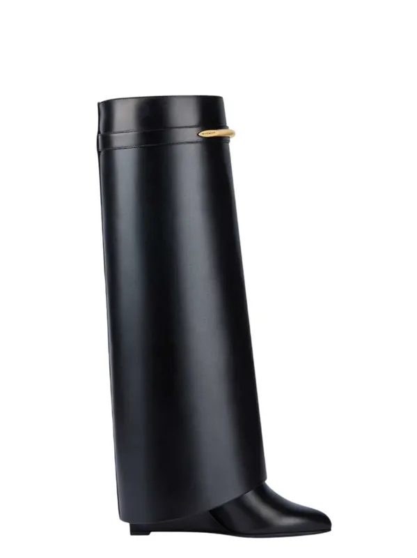 Pointed-Toe Boots