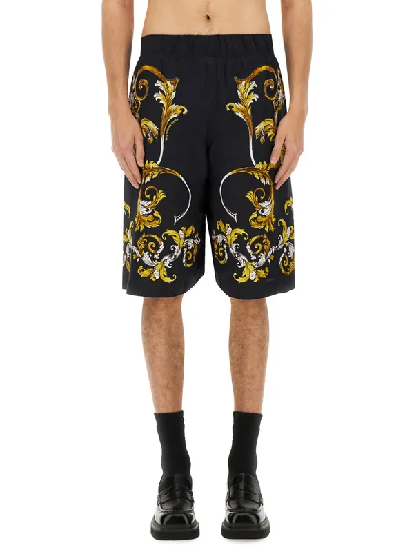 Shorts With Baroque Outline Print - Versace