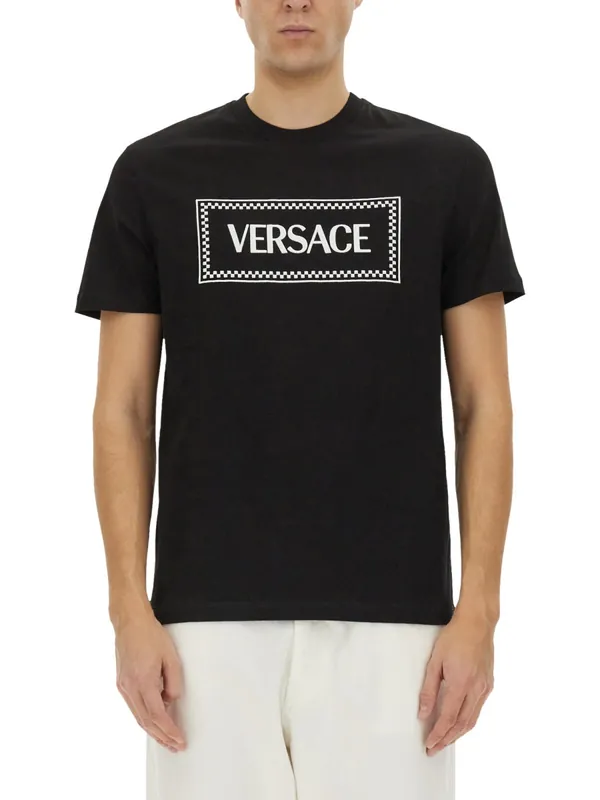 T-Shirt With '90 S Vintage Embroidered Logo