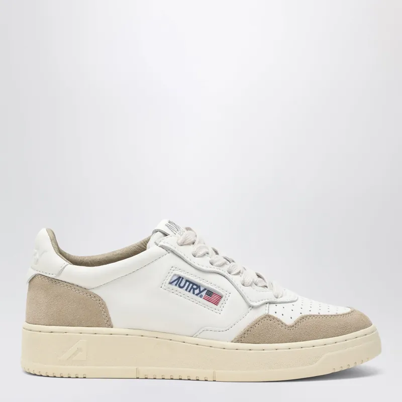Medalist Low Sneakers In White Leather And Beige Suede - Autry
