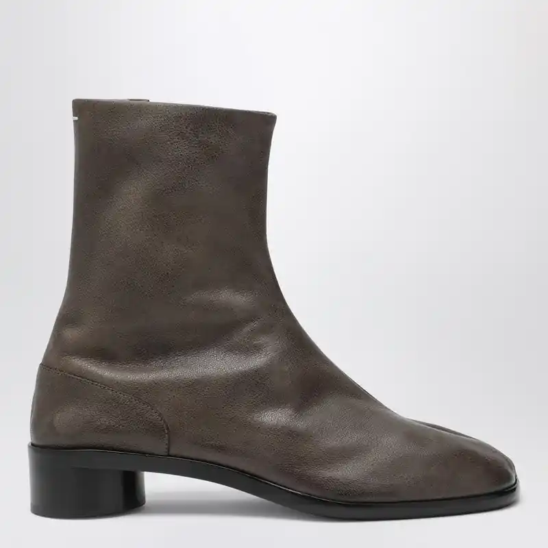 Tabi Ankle Boot In Brown Leather - Maison Margiela