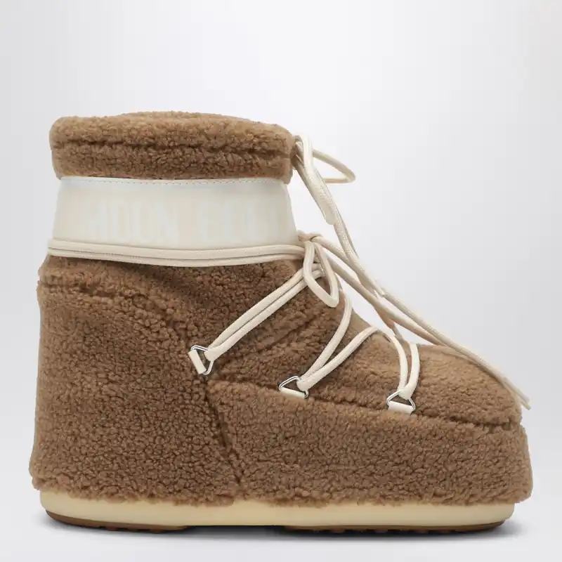 Icon Low Boot In Camel Teddy Fabric - Moon Boot
